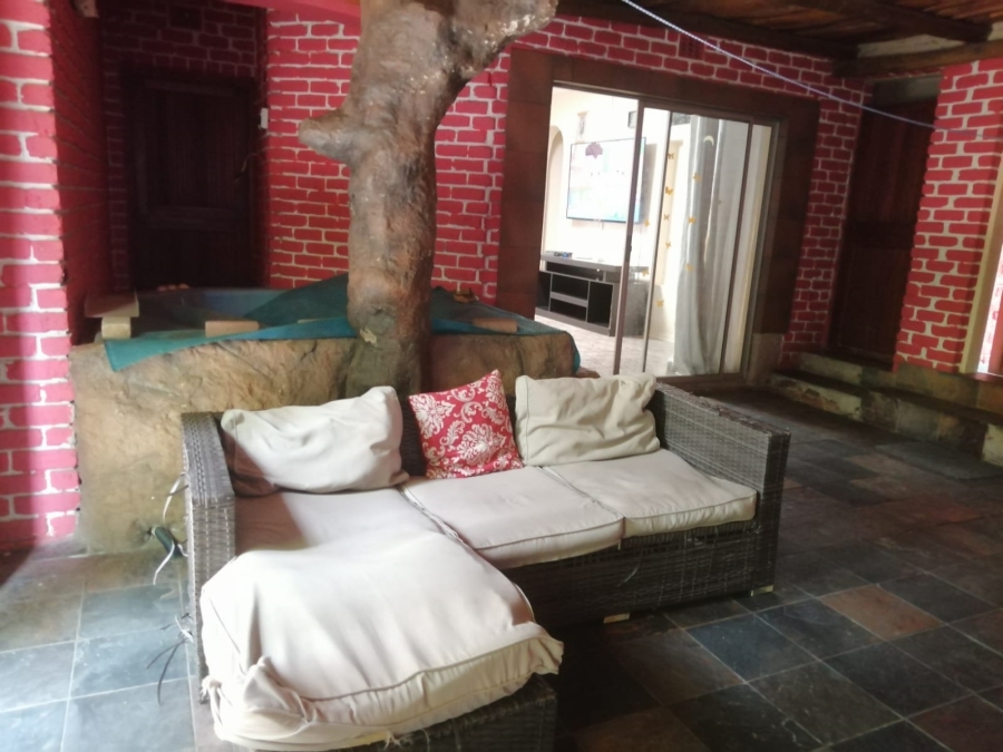 6 Bedroom Property for Sale in Geelhoutpark North West